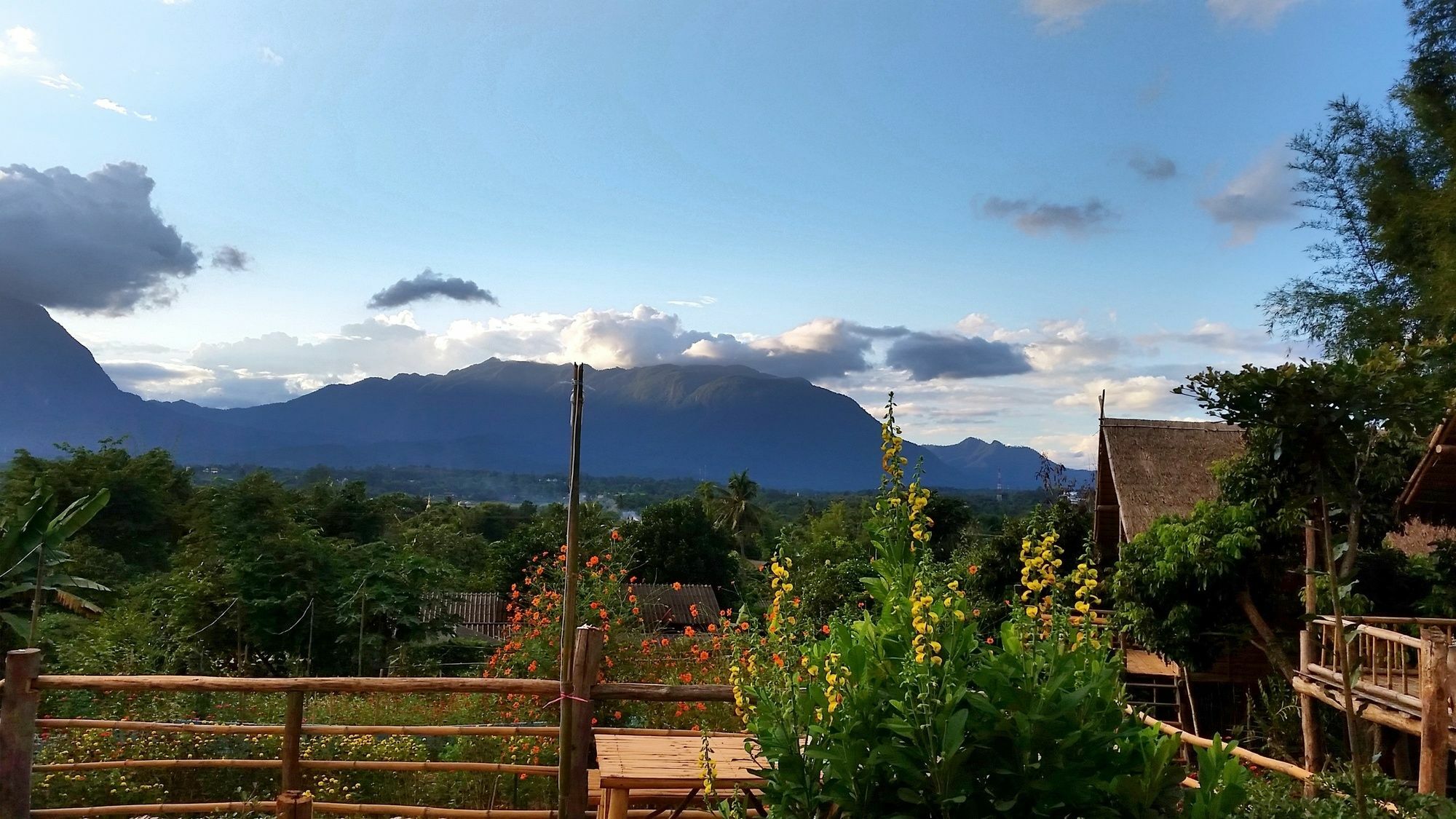 Baan Aingdoi Homestay, Chiang Dao Zewnętrze zdjęcie